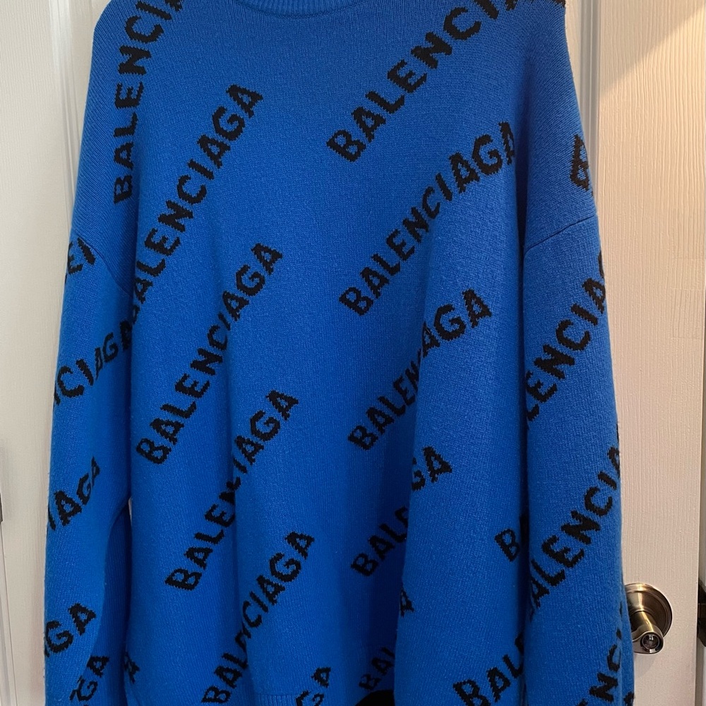 Authentic Balenciaga Spellout Logo
Unisex fits as L to XI women/men